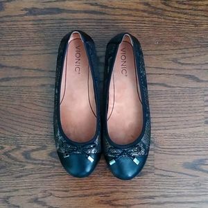 Vionic Minna leather snakeskin ballet flats size 8